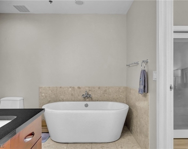4525 Dean Martin Drive - Photo Thumbnail 19
