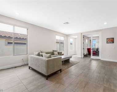 57 Lake Bluff Court - Photo Thumbnail 5