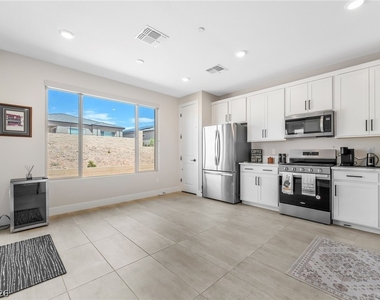 57 Lake Bluff Court - Photo Thumbnail 7