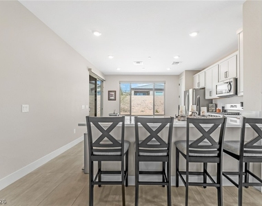 57 Lake Bluff Court - Photo Thumbnail 6