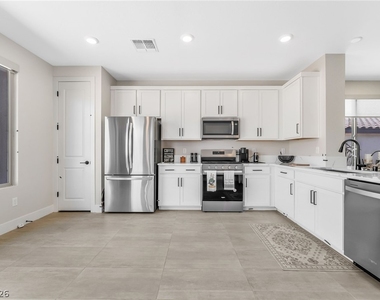 57 Lake Bluff Court - Photo Thumbnail 8