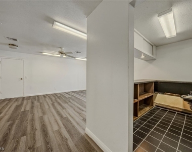 6760 W Oakey Boulevard - Photo Thumbnail 20