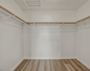 6760 W Oakey Boulevard - Photo Thumbnail 29
