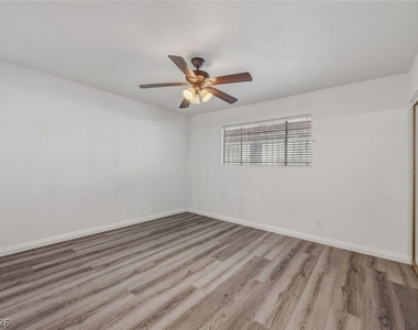 6760 W Oakey Boulevard - Photo Thumbnail 30