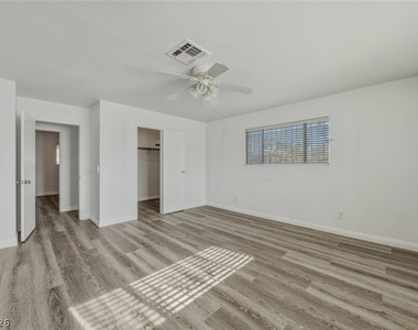 6760 W Oakey Boulevard - Photo Thumbnail 28