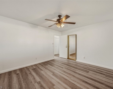 6760 W Oakey Boulevard - Photo Thumbnail 33