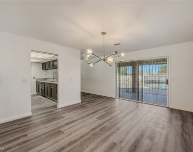 6760 W Oakey Boulevard - Photo Thumbnail 9
