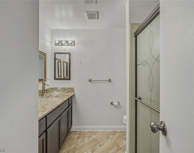 6760 W Oakey Boulevard - Photo Thumbnail 34