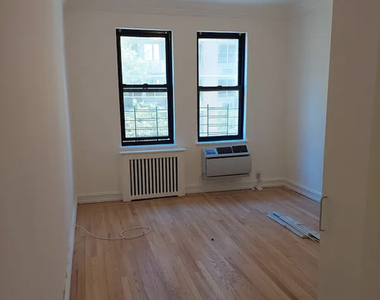 235 East 46th Street - Photo Thumbnail 2