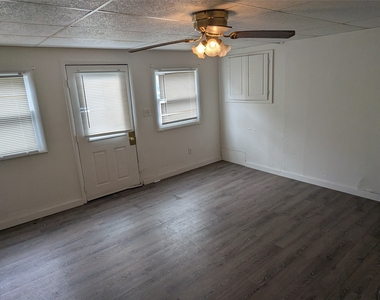 2909 1/2 Watson Boulevard - Photo Thumbnail 4