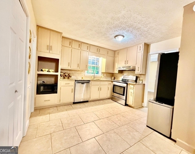 665 Arnold Road - Photo Thumbnail 10