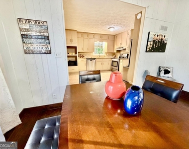 665 Arnold Road - Photo Thumbnail 9