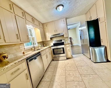 665 Arnold Road - Photo Thumbnail 12