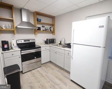 1398 Branchwood Drive - Photo Thumbnail 2