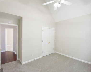 208 Turnbridge Circle - Photo Thumbnail 5