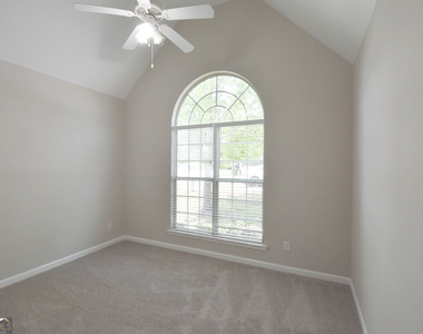 208 Turnbridge Circle - Photo Thumbnail 4