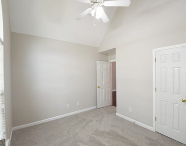 208 Turnbridge Circle - Photo Thumbnail 7