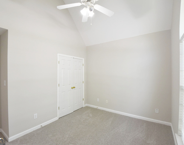 208 Turnbridge Circle - Photo Thumbnail 6
