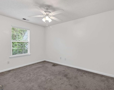 275 Cottonwood Cree Circle - Photo Thumbnail 14