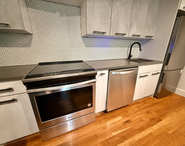 683 Chauncey St - Photo Thumbnail 9