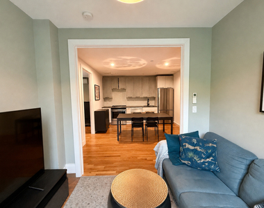 683 Chauncey St - Photo Thumbnail 7
