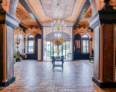 1700 Webb Street - Photo Thumbnail 6