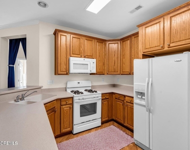 33 Cooper Avenue - Photo Thumbnail 2