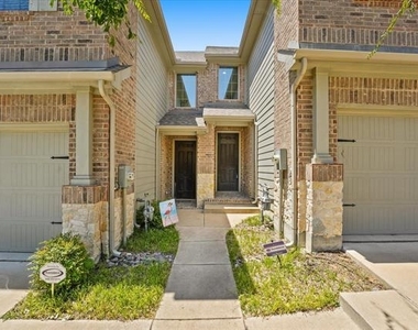 2317 Cortellia Street - Photo Thumbnail 2