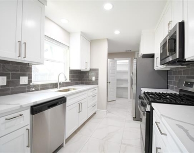 1422 Addington Street - Photo Thumbnail 3