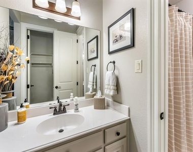4001 Arches Lane - Photo Thumbnail 18