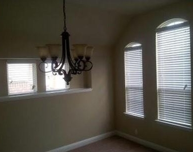 1116 Haskell Drive - Photo Thumbnail 9