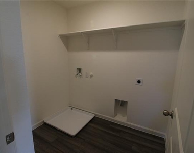 1282 Herring Drive - Photo Thumbnail 9