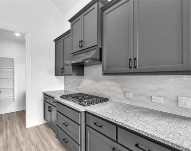 2410 Thavie Street - Photo Thumbnail 22