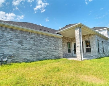 2410 Thavie Street - Photo Thumbnail 35