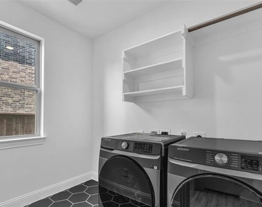 2410 Thavie Street - Photo Thumbnail 8