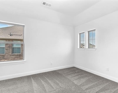 2410 Thavie Street - Photo Thumbnail 30