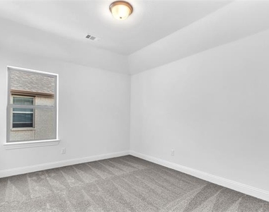 2410 Thavie Street - Photo Thumbnail 29