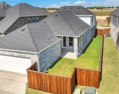 2410 Thavie Street - Photo Thumbnail 34