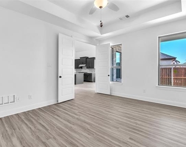 2410 Thavie Street - Photo Thumbnail 14