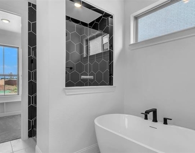 2410 Thavie Street - Photo Thumbnail 7