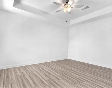 2410 Thavie Street - Photo Thumbnail 31