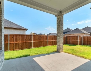 2410 Thavie Street - Photo Thumbnail 36