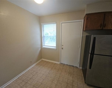 6419 Onyx Drive N - Photo Thumbnail 4