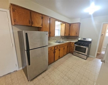6419 Onyx Drive N - Photo Thumbnail 5