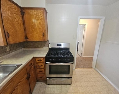 6419 Onyx Drive N - Photo Thumbnail 7