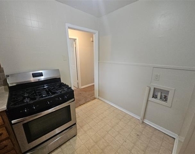 6419 Onyx Drive N - Photo Thumbnail 8