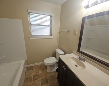 6419 Onyx Drive N - Photo Thumbnail 10