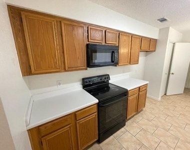 5800 Stone Meadow Lane - Photo Thumbnail 7