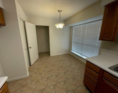5800 Stone Meadow Lane - Photo Thumbnail 5