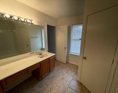 5800 Stone Meadow Lane - Photo Thumbnail 14